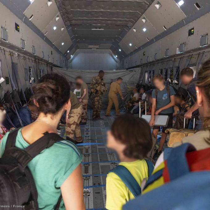 Zwölf Schweizer wurden bisher aus dem Sudan evakuiert