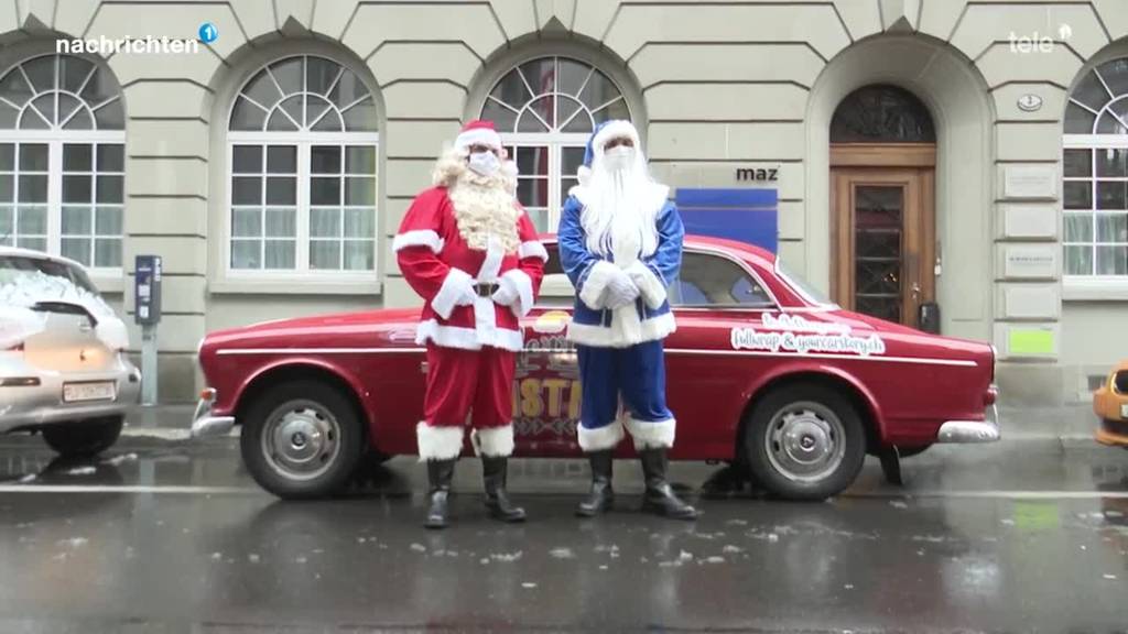 Samichlaus mit Oldtimer unterwegs