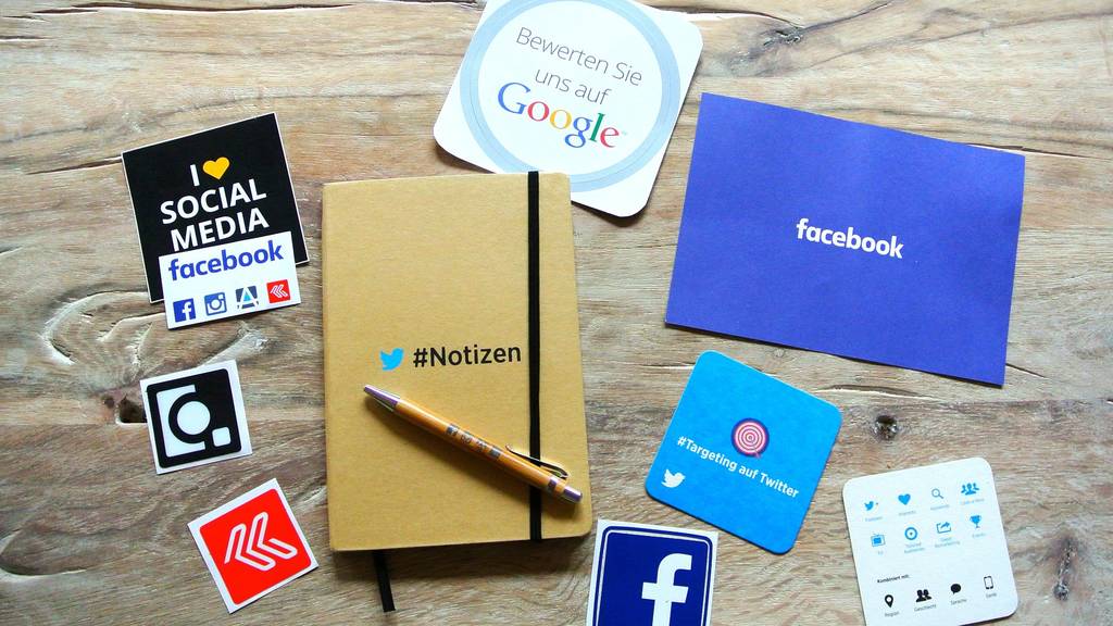 Der Chef googelt und ist auf Facebook