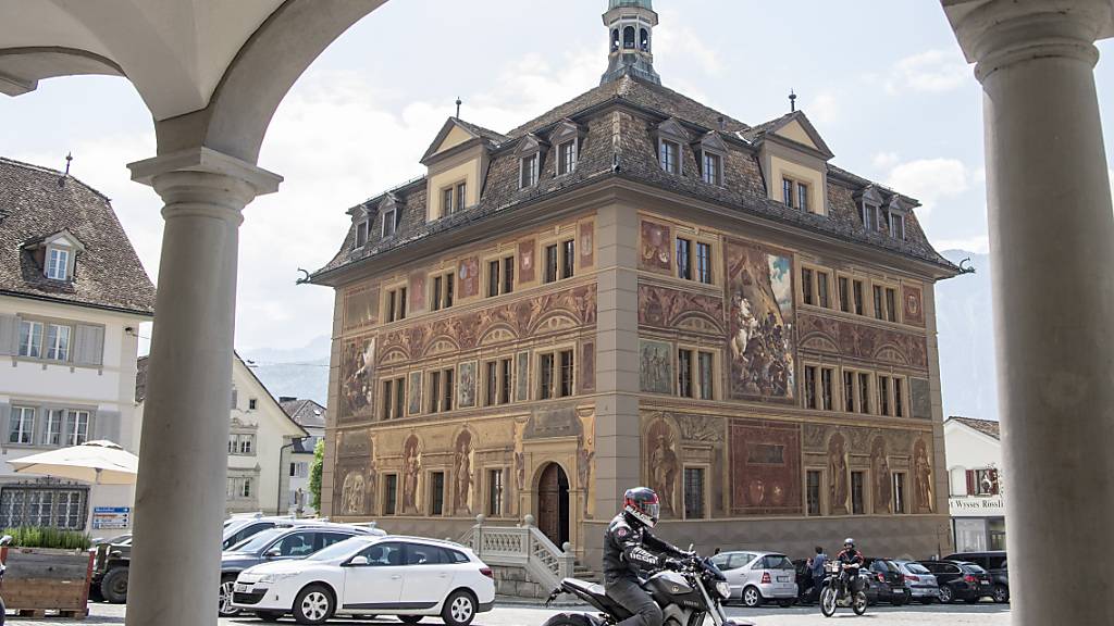 Der Schwyzer Regierungsrat beantwortet eine kleine Anfrage dreier SVP-Kantonsräte. (Archivbild)