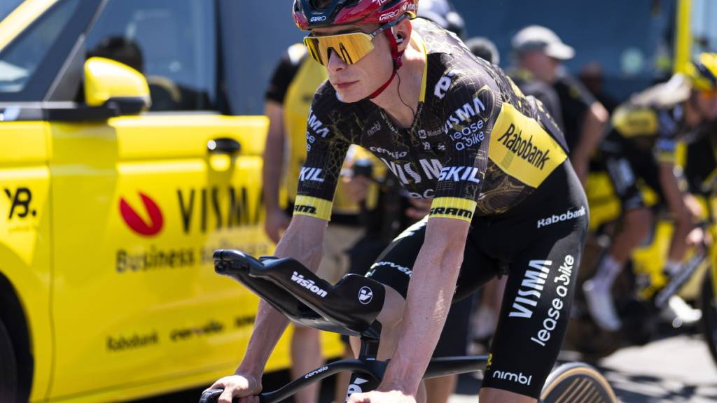 Jonas Vingegaard feiert in Barcelona einen Start nach Mass
