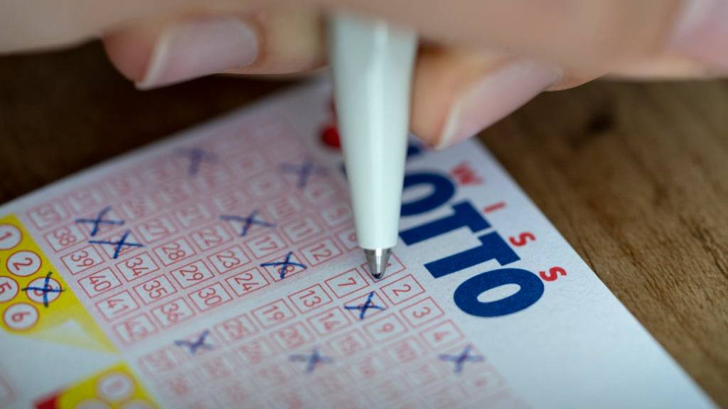 Für die nächste Ziehung am Samstag befinden sich 6,4 Millionen Franken im Jackpot. (Archivbild)