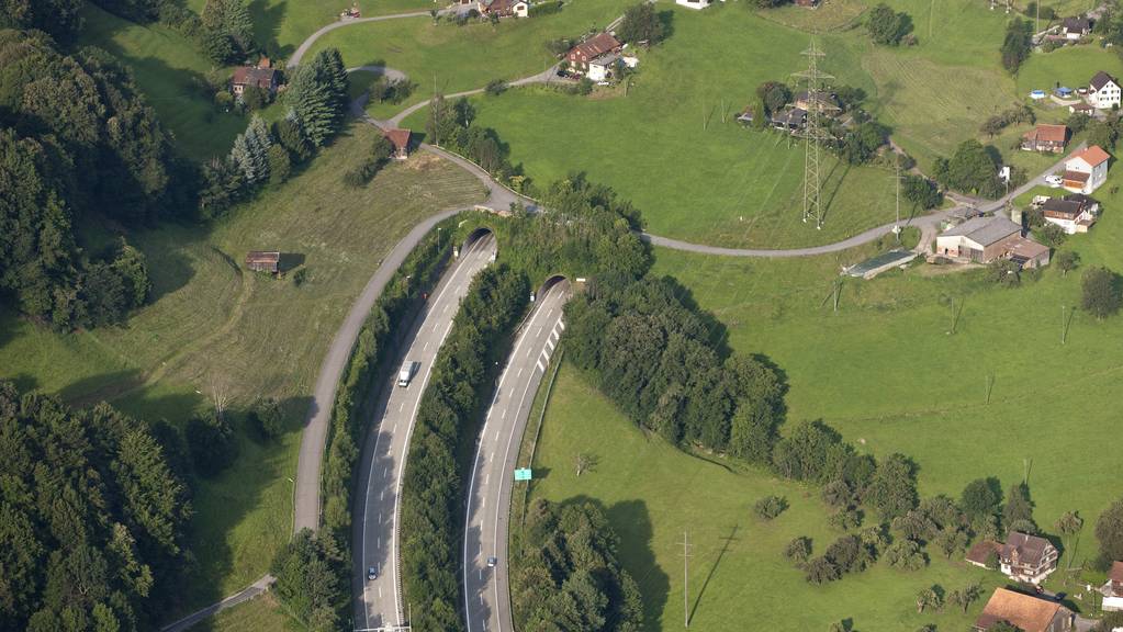 Neue Anlagen und eine neue Verkehrssteuerung werden auf der A3 zwischen Walenstadt und Murg getestet  – im Bild: Guns-Tunnel oberhalb von Mols.