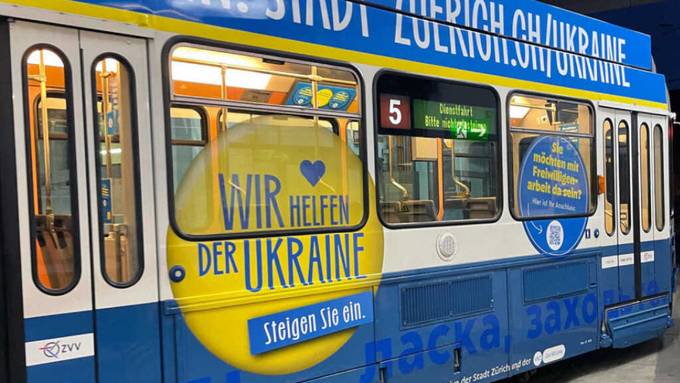 Wie ein Züri-Tram Geld für die Ukraine sammelt