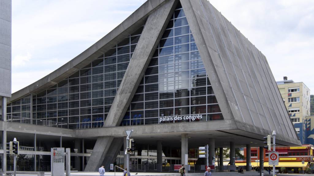 Im Hallenbad des Bieler Kongresshauses endete im September 2021 der Badeausflug einer Schulklasse tragisch. (Archivbild)