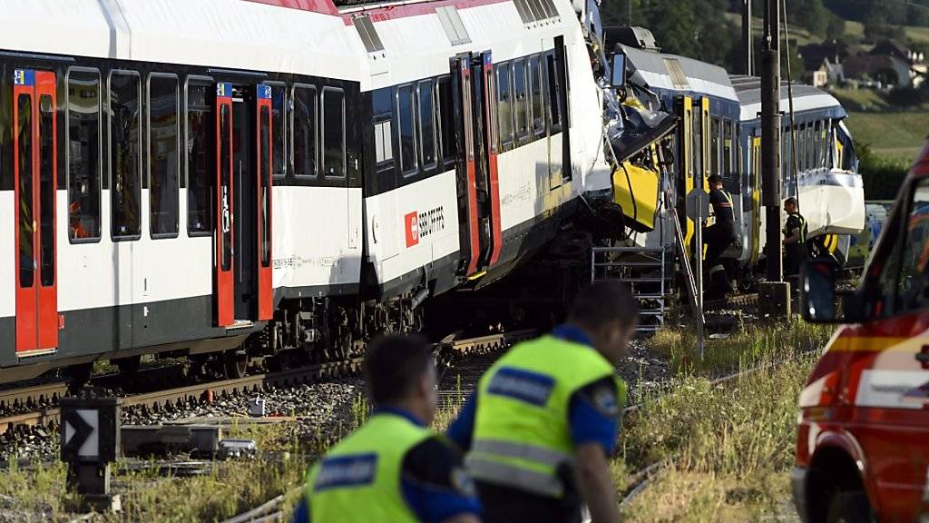 Beim Zusammenstoss der beiden Regionalzüge in Granges-Marnand VD verstarb 2013 eine Person, weitere 26 Passagiere wurden verletzt.