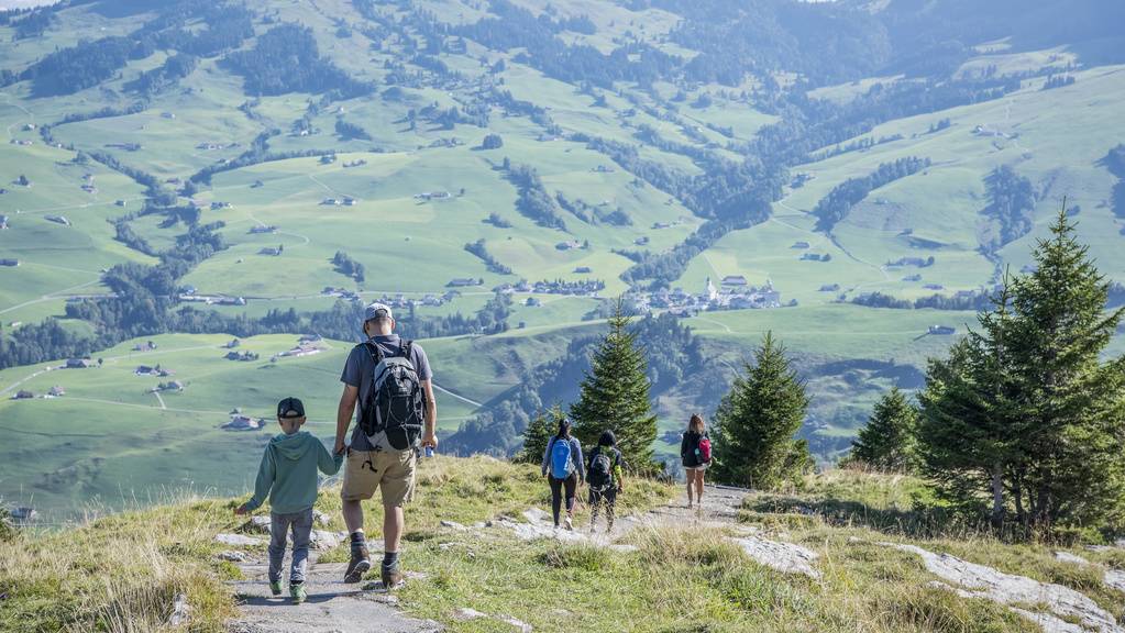 Auch in den Bergen – hier auf der Ebenalp – wird es warm. (Archiv)