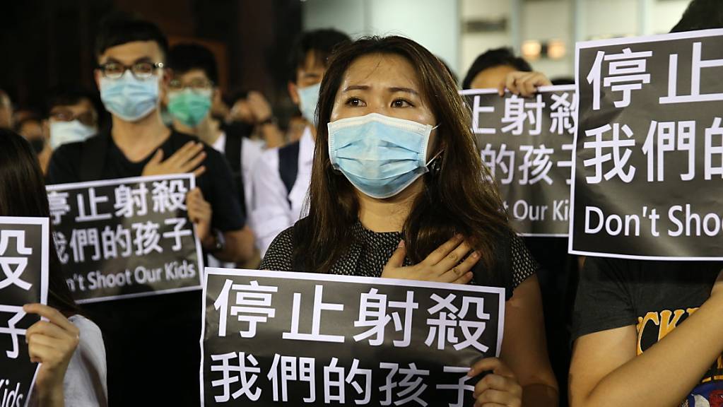 Soll als Vermummung verboten werden: Demonstration mit Atemschutzmasken in Hongkong.