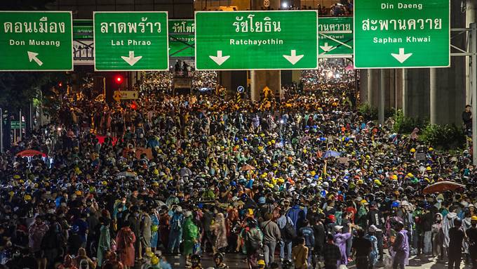 Landesweite Proteste in Thailand - Sieben Aktivisten festgenommen