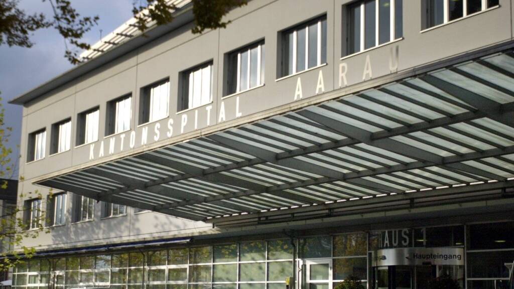 Nach dem Abgang von Finanzchef und CEO kann das Kantonsspital Aarau (KSA) die Lohnmassnahmen für 2024 noch nicht bekanntgeben. (Archivbild)