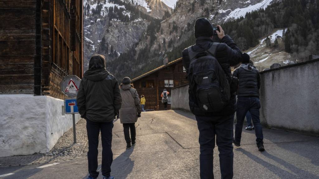 Das Martinsloch: Ein Spektakel in Elm GL lässt immer wieder Staunen