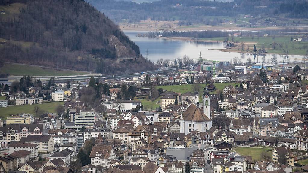 Der Schwyzer Gemeinderat will bei Umzonungen eine Abgabe einführen. (Archivbild)