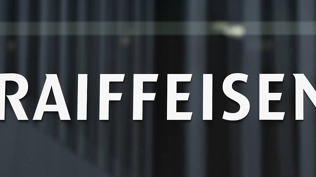 Raiffeisen hat im ersten Halbjahr wesentlich mehr Einnahmen erzielt und einen Gewinnsprung gemacht. Der Reingewinn kletterte um einen Viertel auf 701 Millionen Franken. (Archivbild)