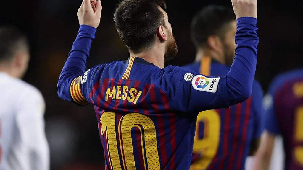 Lionel Messi bedankt sich beim Himmel: Er schoss für den FC Barcelona sein 400. Meisterschaftstor