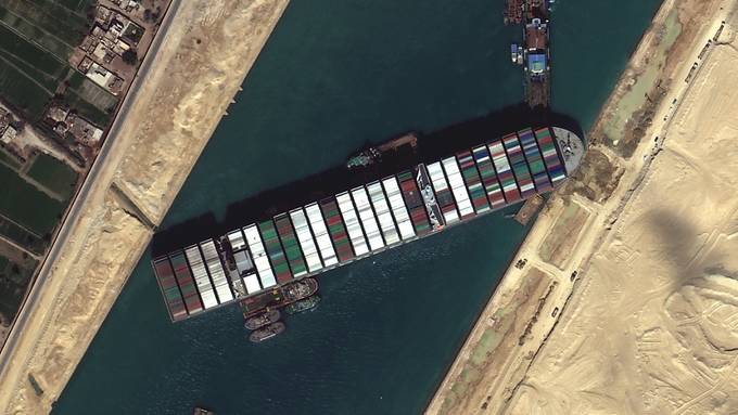Teil des Suez-Kanals soll nach Schiffshavarie ausgebaut werden