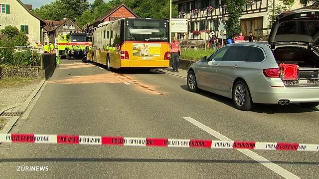 Schwerer Postauto-Unfall in Flaach