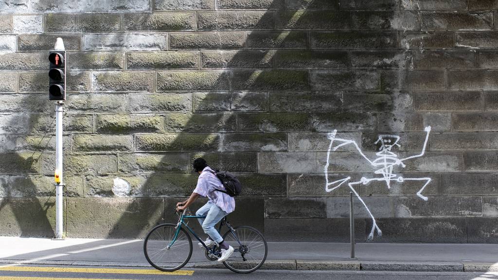 Darf bestehen bleiben: eine von sechs verbliebenen Sensenmann-Graffitis in Zürich, die höchstwahrscheinlich das Werk von Harald Naegeli sind.