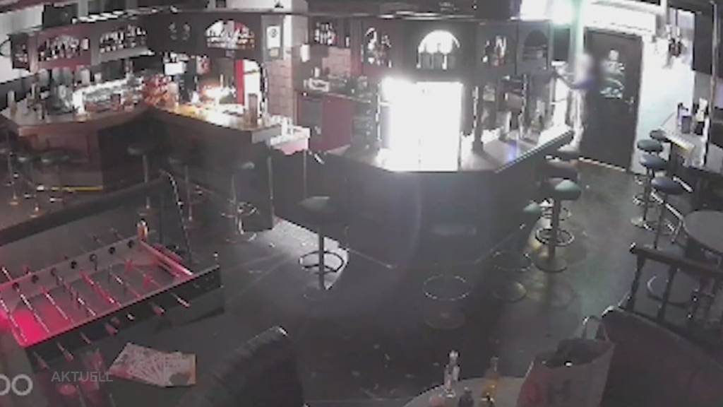In flagranti: Polizei verhaftet in Beinwil am See einen Einbrecher im Bähnli Sport Pub