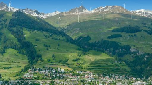 Bündner SVP überreicht Petition gegen Windpark-Standorte