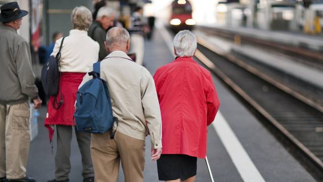 FDP fordert Rentenalter 65 für Frauen - Schweiz - Badener ...