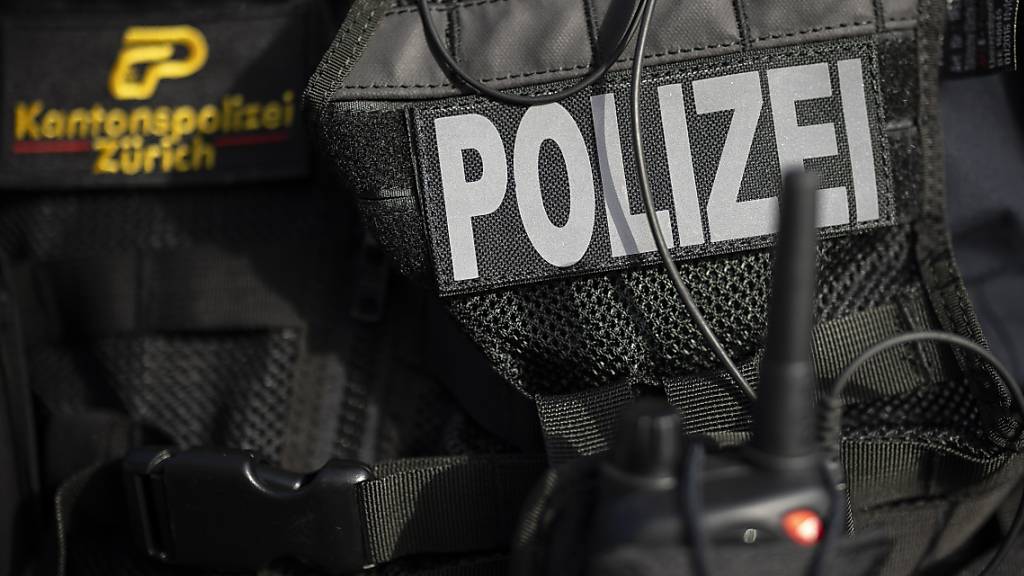 Ein Bauarbeiter erlag in Fahrweid ZH am Dienstag seinen Verletzungen, wie die Kantonspolizei Zürich mitteilte. (Symbolbild)