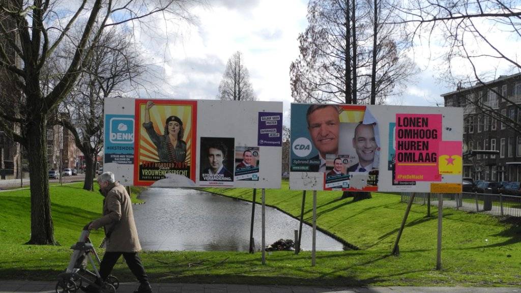 Am Mittwoch wird gewählt: In der letzten Umfrage vor der Parlamentswahl hat die liberale Regierungspartei VVP die rechtspopulistische PVV von Geert Wilders.