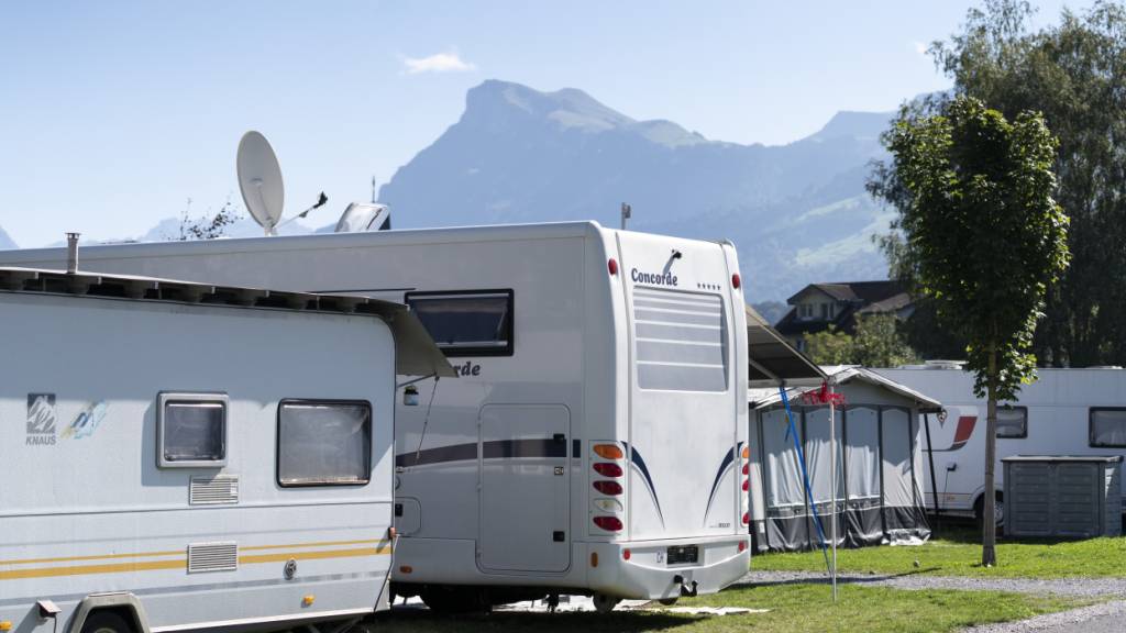 Die Betreiber des Campingplatzes Buchenhof am Lauerzersee müssen ihre Plätze reduzieren. (Symbolbild)