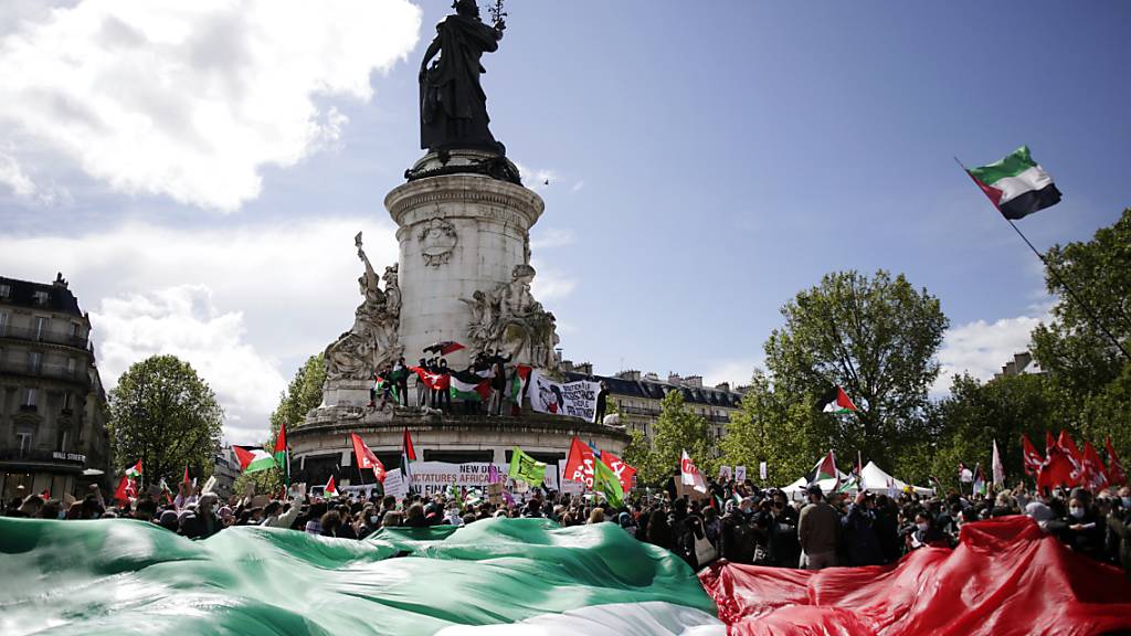Pro-palästinensische Demonstranten in Paris.