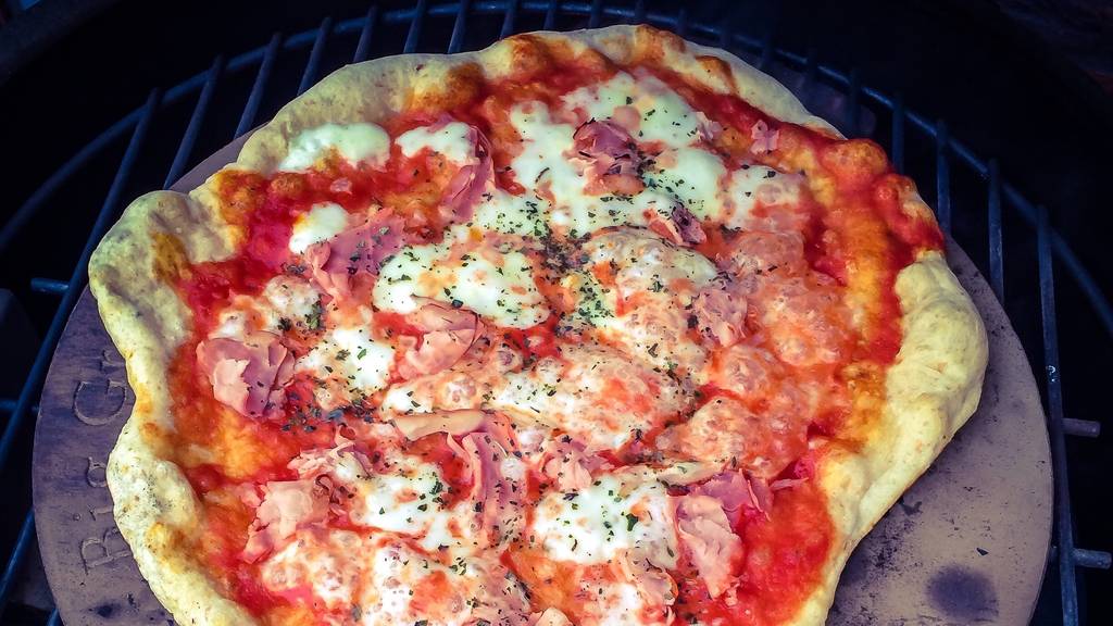 Die Pizza gehört auf den Grill
