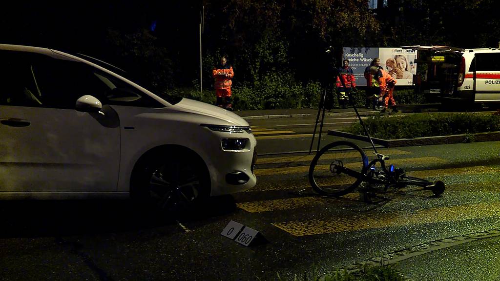 Autolenkerin kollidiert in Bülach mit Velofahrer – 57-Jähriger verletzt