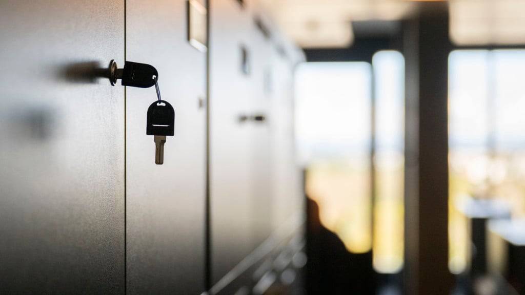 Mehr als 41 Prozent der befragten Personen fühlten sich nach der Arbeit häufig emotional erschöpft. (Symbolbild)