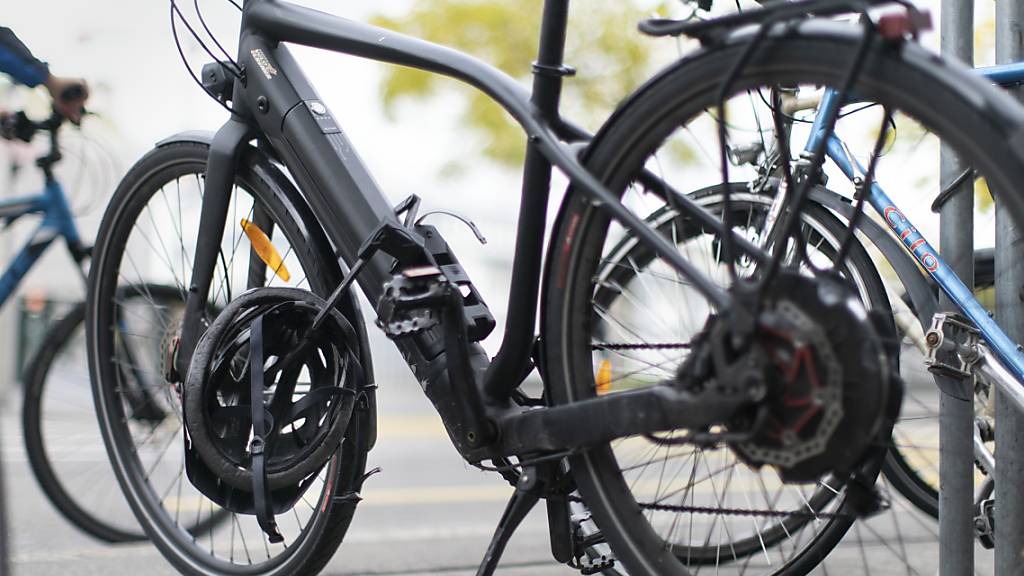 Polizei verhaftet drei mutmassliche Fahrraddiebe in Küsnacht