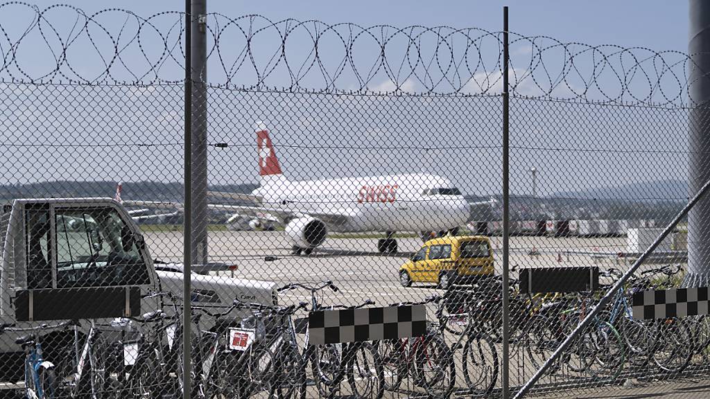 Eine Maschine der Swiss musste am Freitagmorgen den Flug von Zürich nach Berlin abbrechen. (Archivbild)