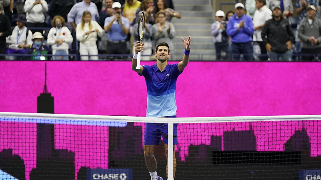 Novak Djokovic liess sich nach dem Sieg gegen Tallon Griekspoor vom New Yorker Publikum feiern