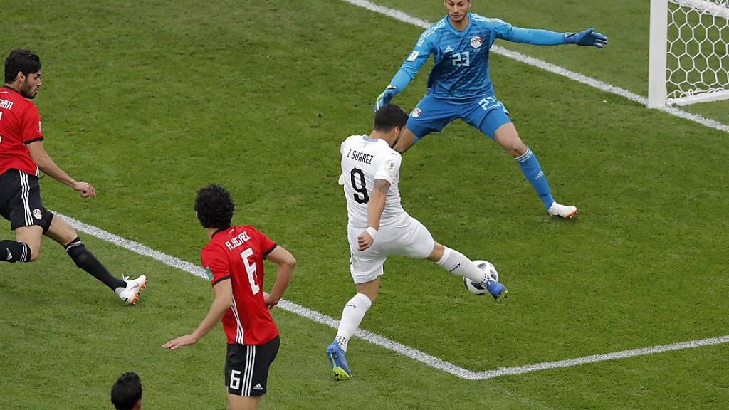 Der Uruguayer Luis Suarez scheiterte wenige Sekunden nach der Pause an Ägyptens Keeper Mohamed El-Shenawy