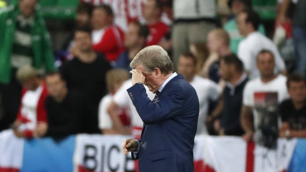 Roy Hodgson fasst sich nach dem 0:0 gegen die Slowakei an die Stirn