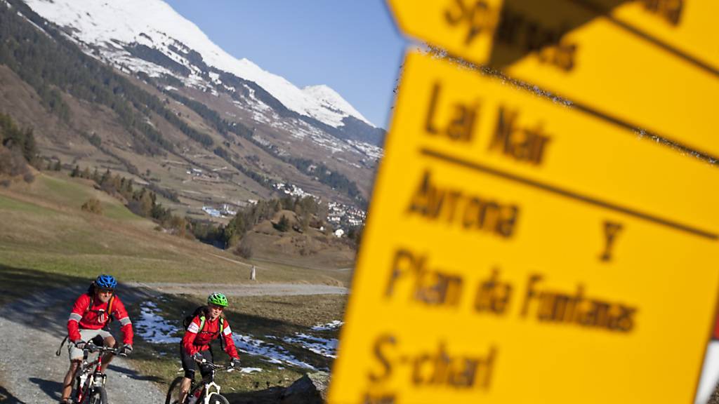 Kommission des bernischen Grossen Rats will eine gemeinsame Nutzung von Mountainbike-Routen und Wanderwegen. (Symbolbild)