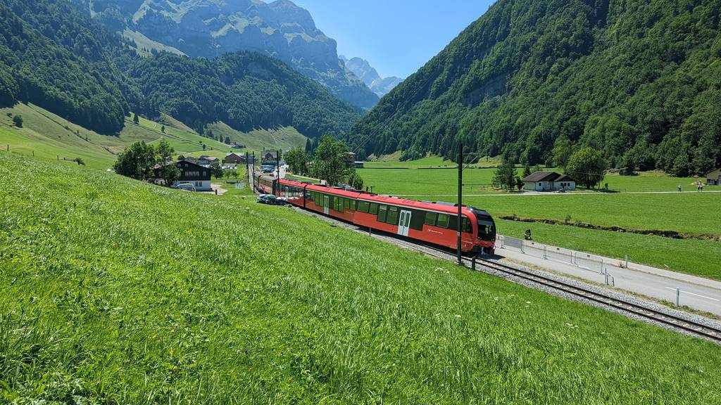 Appenzellerbahn entgleist nach Kollision mit Auto – drei Personen verletzt