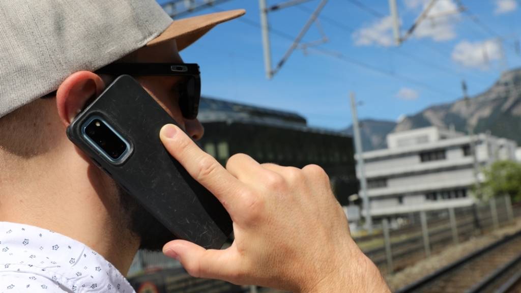 Einer Telefonbetrügerin gelang es zunächst, einer Seniorin in Graubünden viel Geld abzunehmen. Am Tag darauf wurde die Polin verhaftet. (Symbolbild)