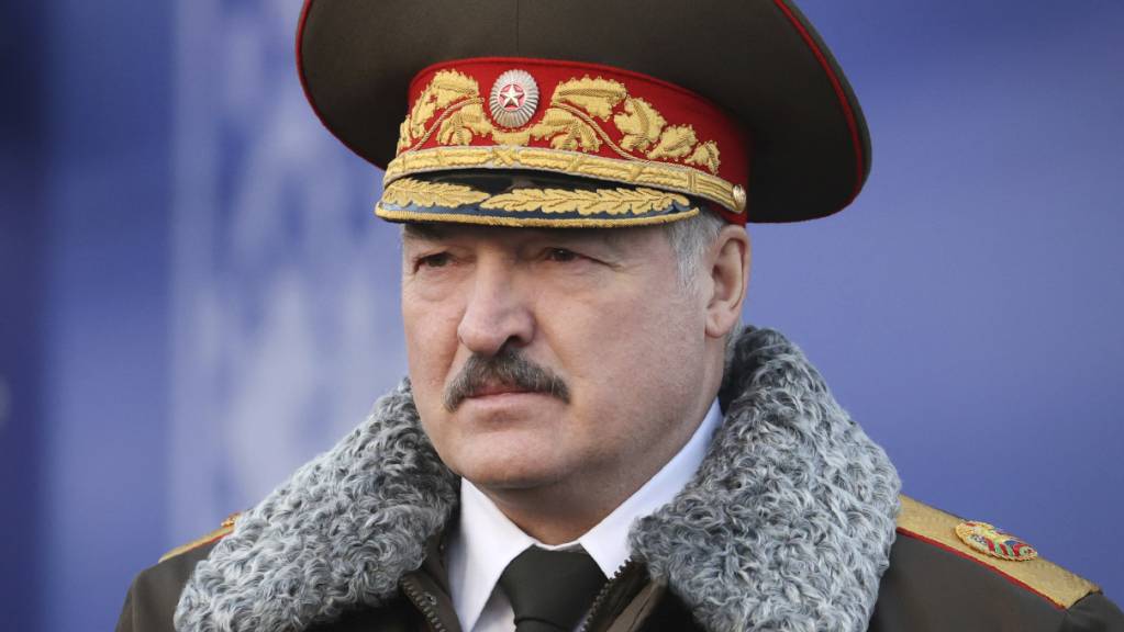 ARCHIV - Alexander Lukaschenko, Präsident von Belarus, hat die annektierte ukrainische Schwarzmeer-Halbinsel Krim nach langem Zögern erstmals als russisch anerkannt. Foto: Maxim Guchek/POOL BelTa/AP/dpa