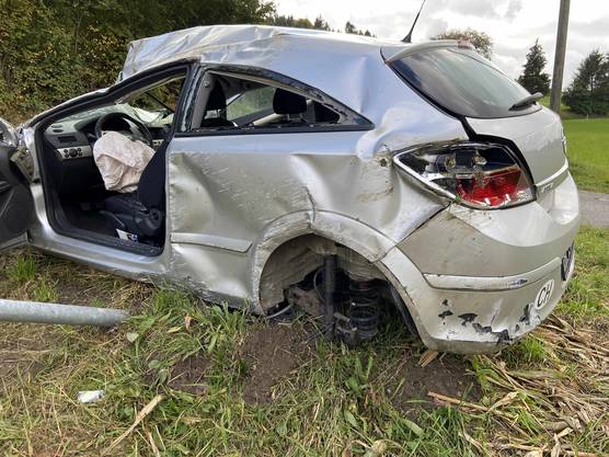 Uerkheim AG, October 12: A new driver lost control of his Opel and rolled over.  He suffered minor injuries.