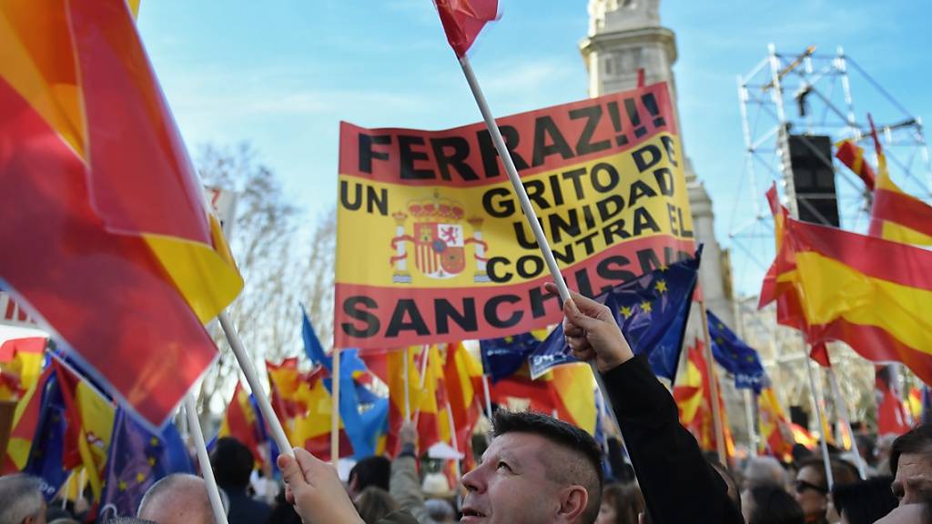 In Spanien haben bereits Zehntausende gegen das umstrittene Vorhaben einer Amnestie für katalanische Separatisten protestiert. Foto: Fernando Sánchez/EUROPA PRESS/dpa