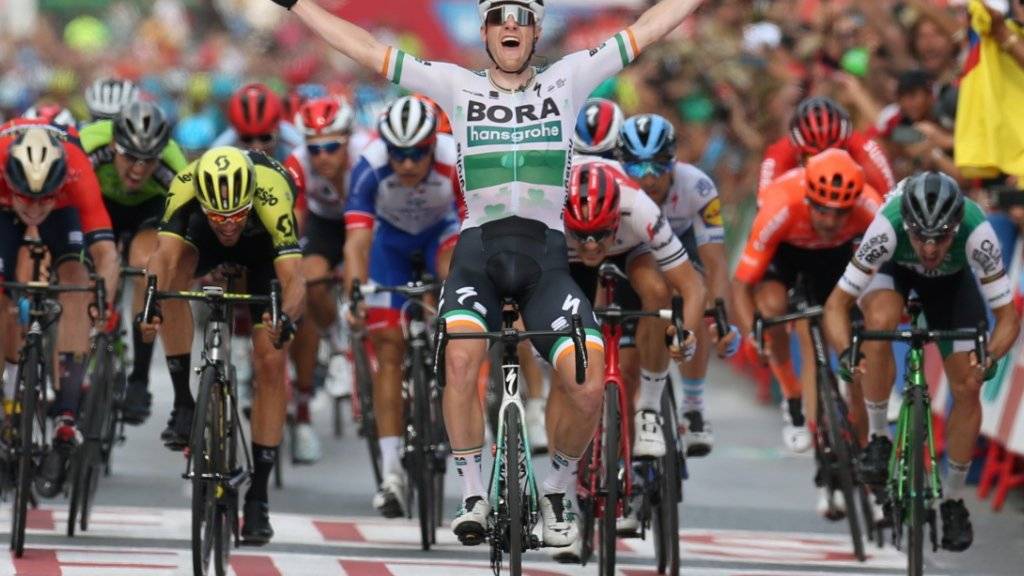 Der irische Topsprinter Sam Bennett freut sich in Alicante über seinen ersten Vuelta-Etappensieg