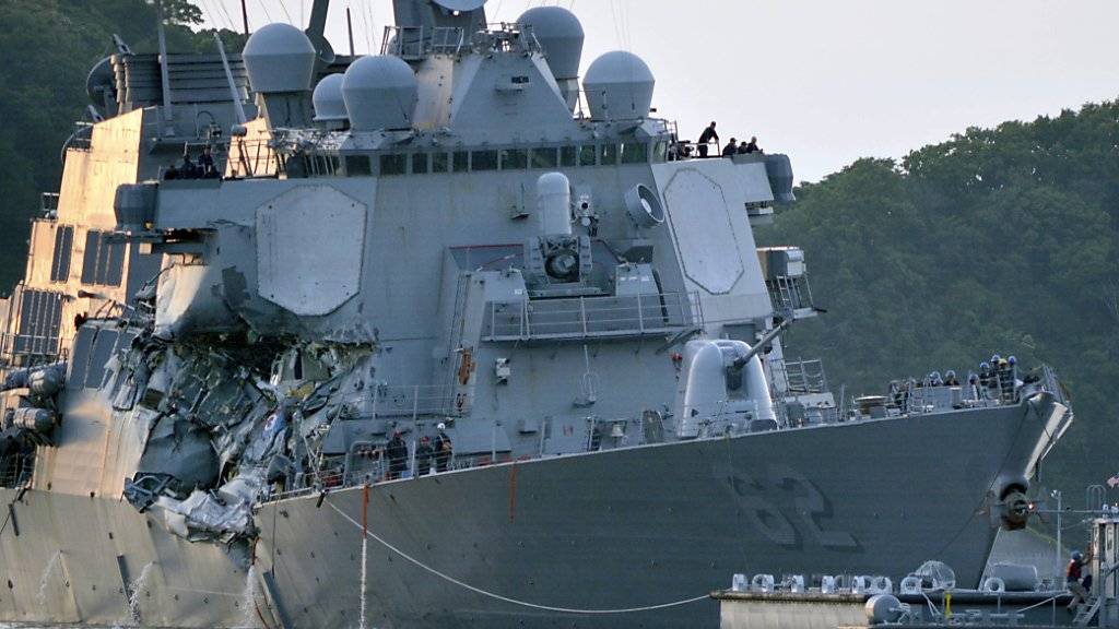 Schwer beschädigt: Die USS Fitzgerald nach dem Zusammenstoss mit einem Containerschiff vor der japanischen Küste.