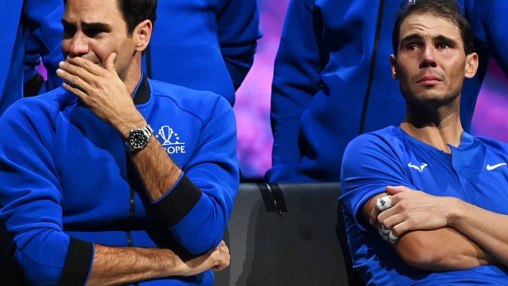 Eines der Sportfotos des letzten Jahres: Roger Federer und Rafael Nadal weinend nach dem letzten Profispiel Federers am Laver Cup in London
