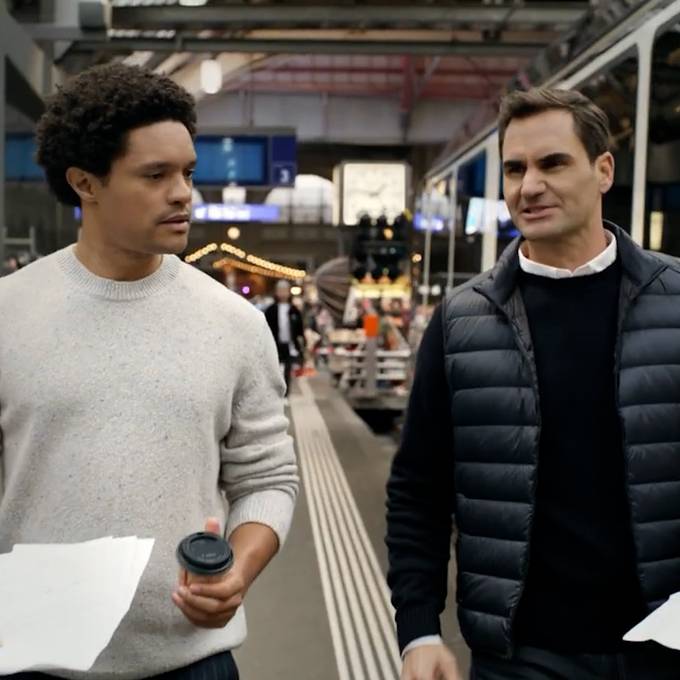 Roger Federer und Trevor Noah fahren im falschen Zug durch die Schweiz