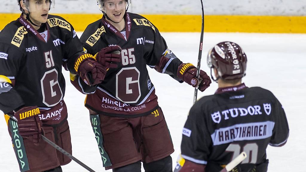 Mindestens zwei der Finnen-Troika bleiben in Genf: Servette verlängert den Vertrag mit Teemu Hartikainen (re.) und Sakari Manninen (mitte, neben Valtteri Filppula)