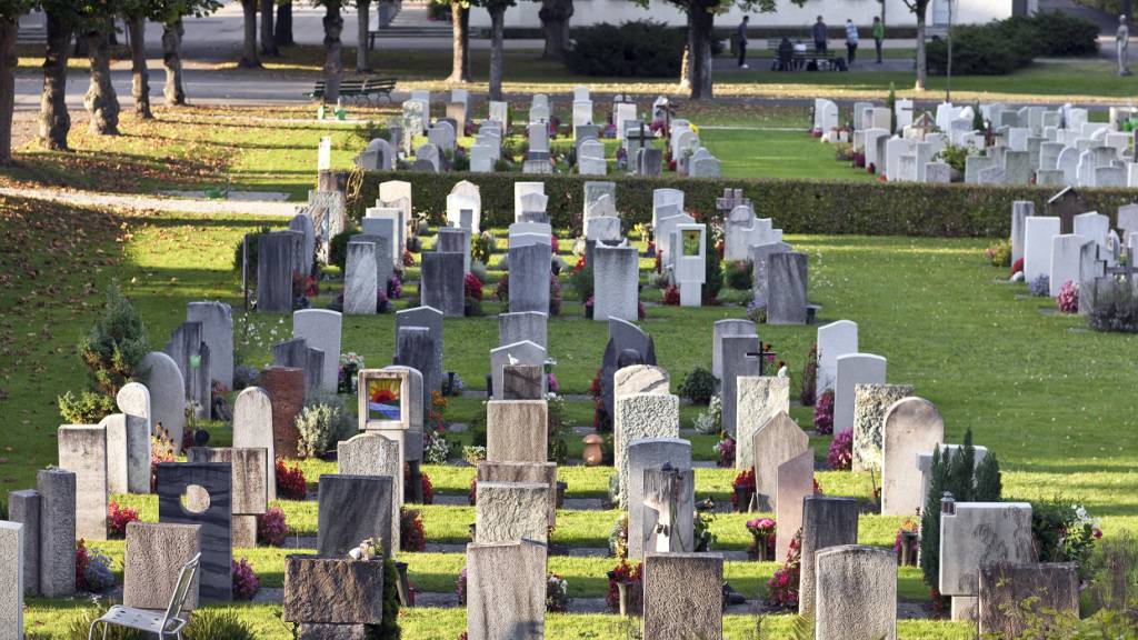 Auf Friedhöfen kommen sich Leben und Tod nahe. In Bern will ein Pionierprojekt der Schweizer Friedhofskultur neue Impulse verleihen. (Symbolbild)