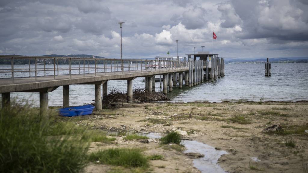 Die aktuelle Trockenheit ist am Bodensee besonders sichtbar. Das Bild zeigt die Situation am Untersee, in Mannenbach-Salenstein. (Archivbild)