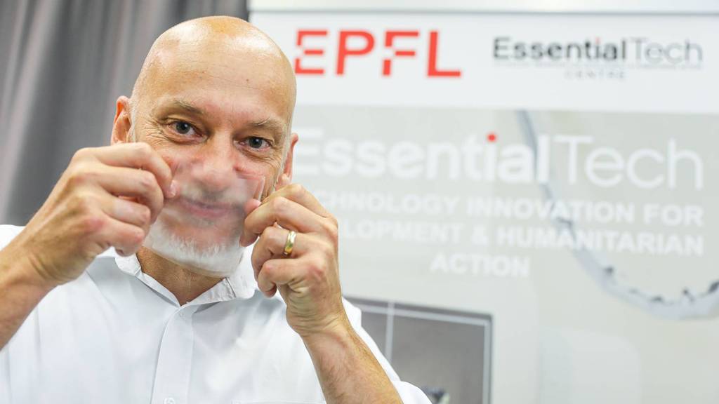 Hoffnung für Gehörlose: Die neue, vollständig transparente Gesichtsmaske, welche Forscher der EPFL in Lausanne und der Empa entwickelt haben.